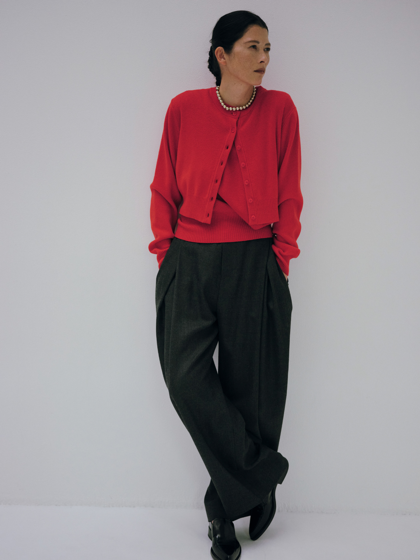 2way Cache-Coeur Overshirt & Flower Chiffon Vest & Flower Chiffon Skirtを着た女性